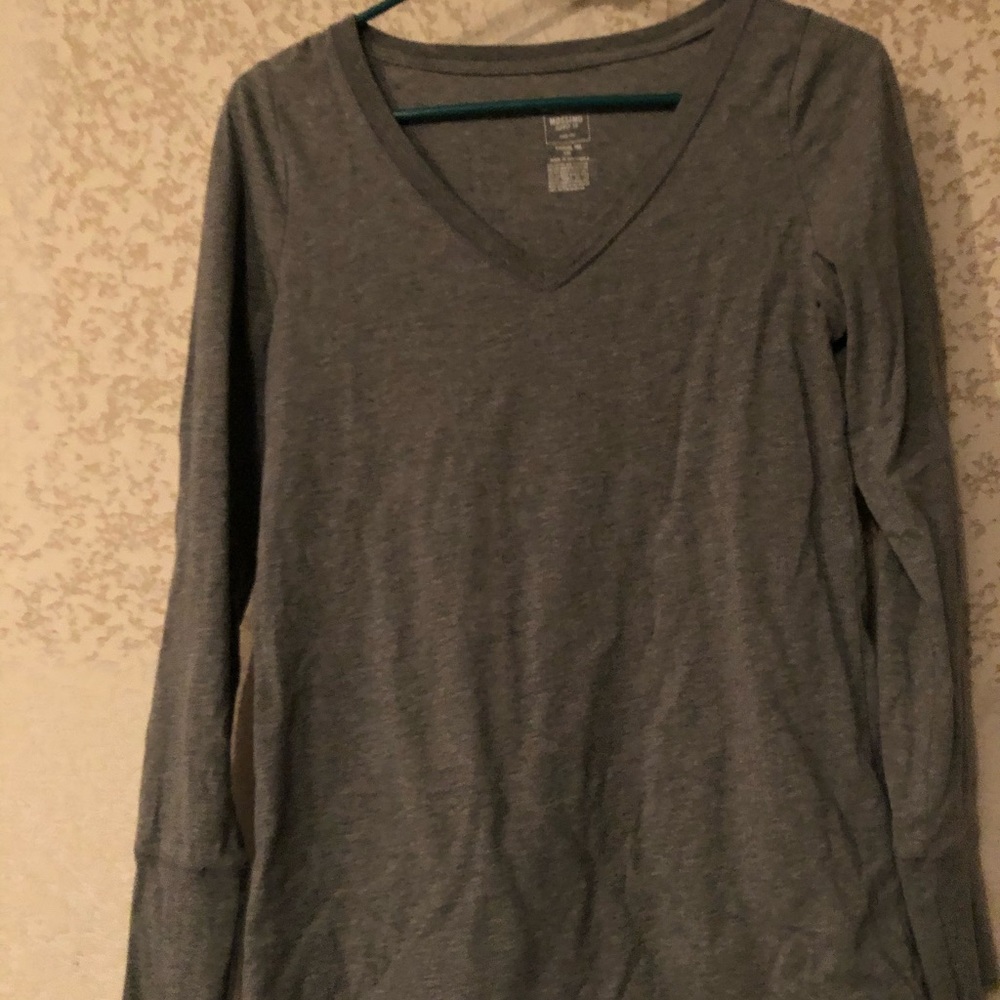 Long sleeve V-neck shirt